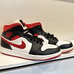 Air Jordan mid Black Gym Red